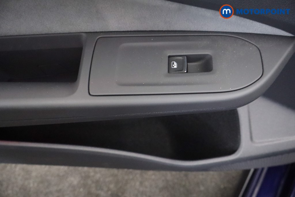 Volkswagen Golf R-Line Automatic Petrol Hatchback - Stock Number (1651375) - 33rd supplementary image