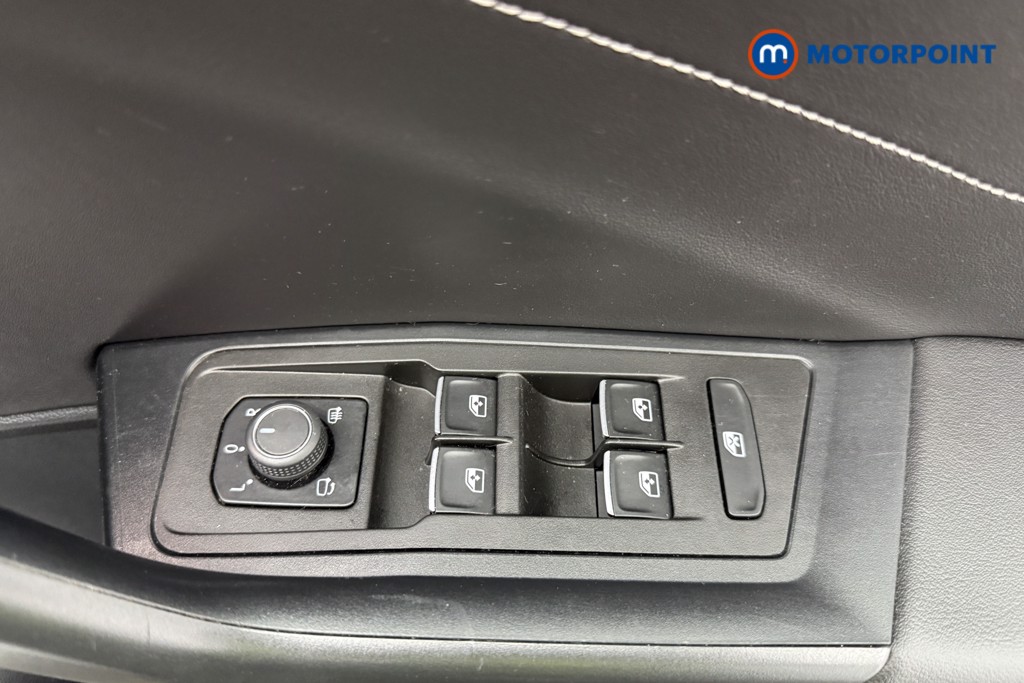 Volkswagen T-Roc R-Line Manual Petrol SUV - Stock Number (1651602) - 16th supplementary image