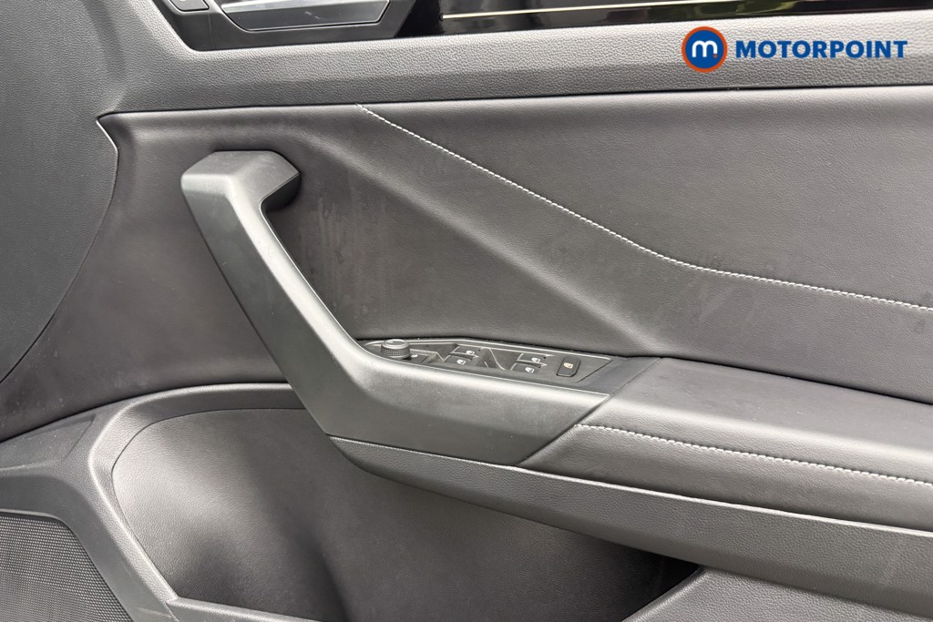 Volkswagen T-Roc R-Line Manual Petrol SUV - Stock Number (1652340) - 18th supplementary image