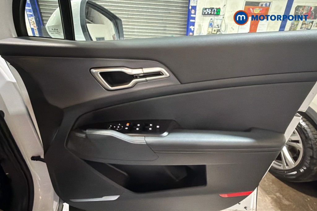 KIA Sportage Pure Automatic Petrol-Electric Hybrid SUV - Stock Number (1652792) - 19th supplementary image