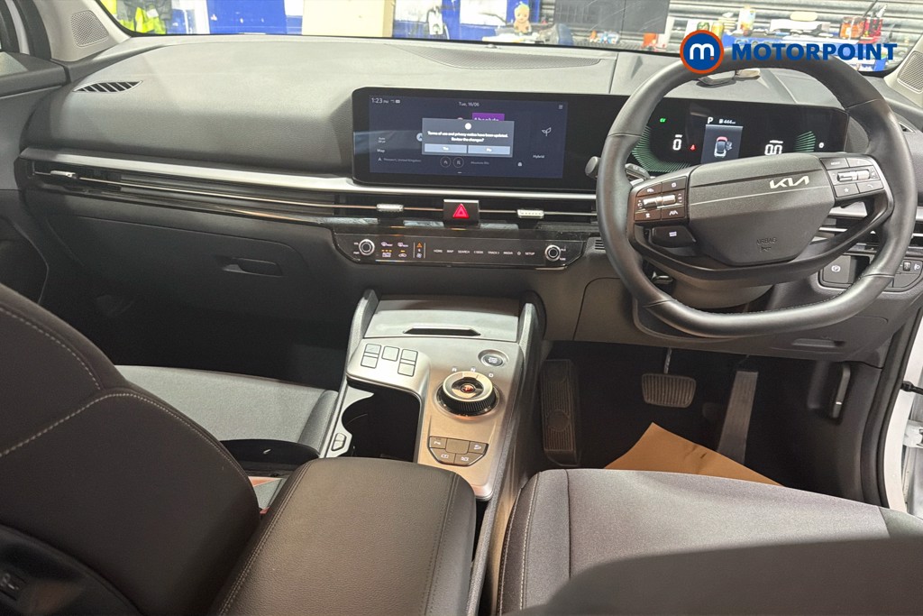 KIA Sportage Pure Automatic Petrol-Electric Hybrid SUV - Stock Number (1652792) - 1st supplementary image