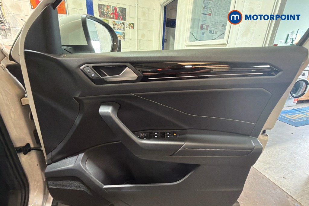 Volkswagen T-Roc R-Line Automatic Petrol SUV - Stock Number (1653048) - 19th supplementary image