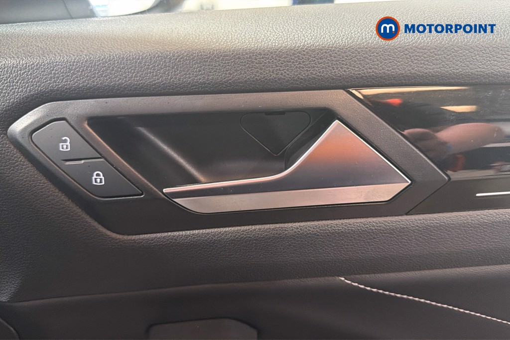 Volkswagen T-Roc R-Line Automatic Petrol SUV - Stock Number (1653048) - 42nd supplementary image