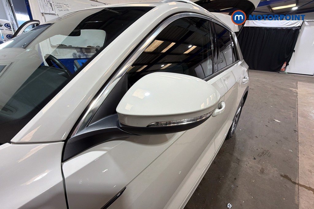 Volkswagen T-Roc R-Line Automatic Petrol SUV - Stock Number (1653048) - 43rd supplementary image