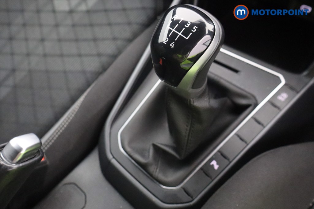 Volkswagen Polo R-Line Manual Petrol Hatchback - Stock Number (1653560) - 4th supplementary image