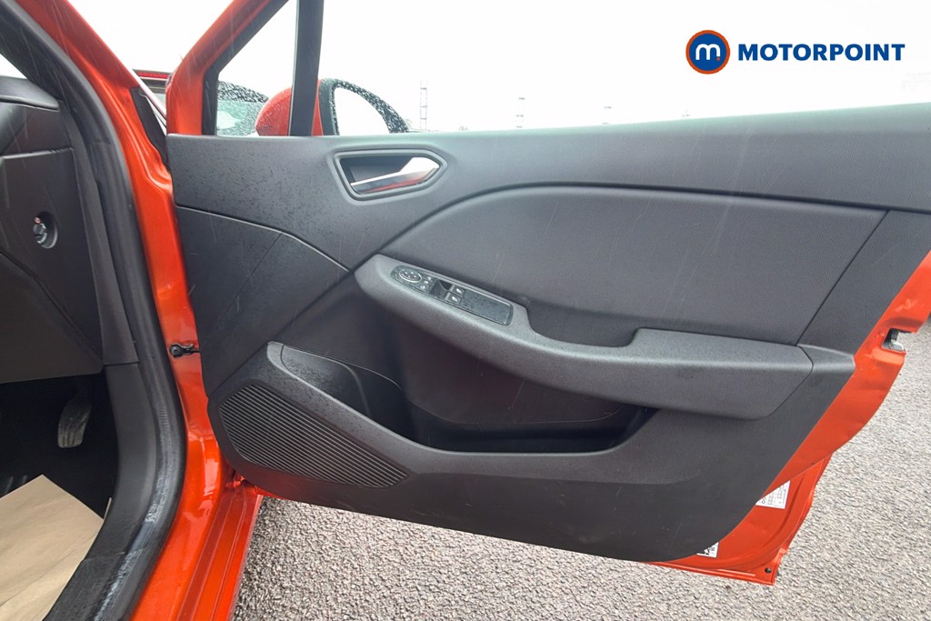 Renault Clio Iconic Manual Petrol Hatchback - Stock Number (1634552) - 19th supplementary image