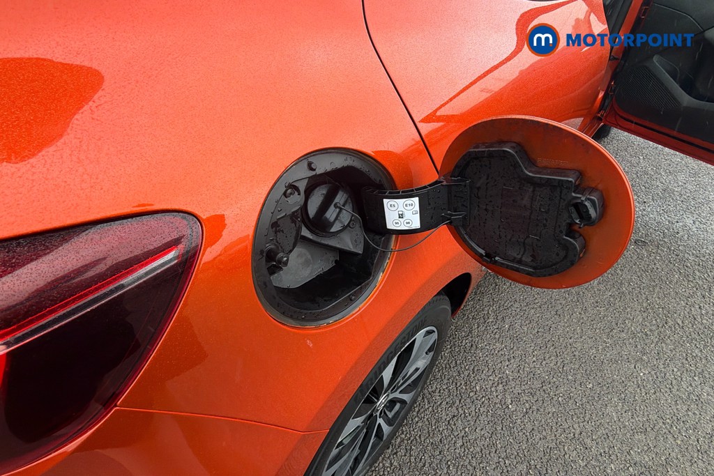 Renault Clio Iconic Manual Petrol Hatchback - Stock Number (1634552) - 41st supplementary image