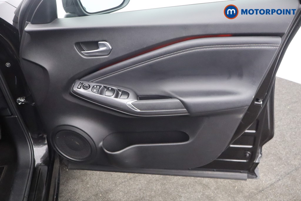 Nissan Juke Tekna Manual Petrol SUV - Stock Number (1644152) - 11th supplementary image