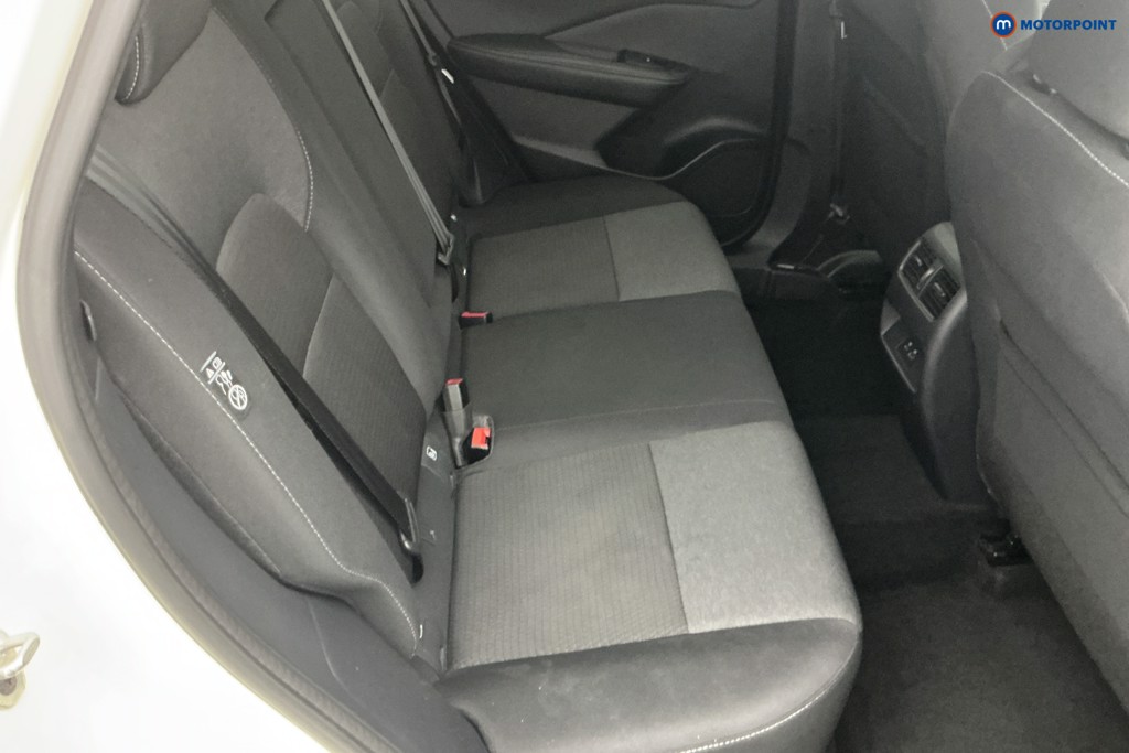 Nissan Qashqai N-Connecta Manual Petrol SUV - Stock Number (1645943) - 4th supplementary image