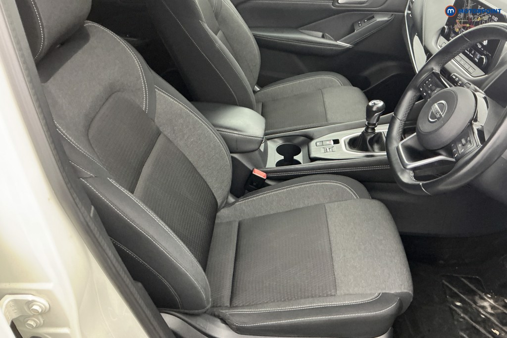 Nissan Qashqai N-Connecta Manual Petrol SUV - Stock Number (1645943) - 5th supplementary image