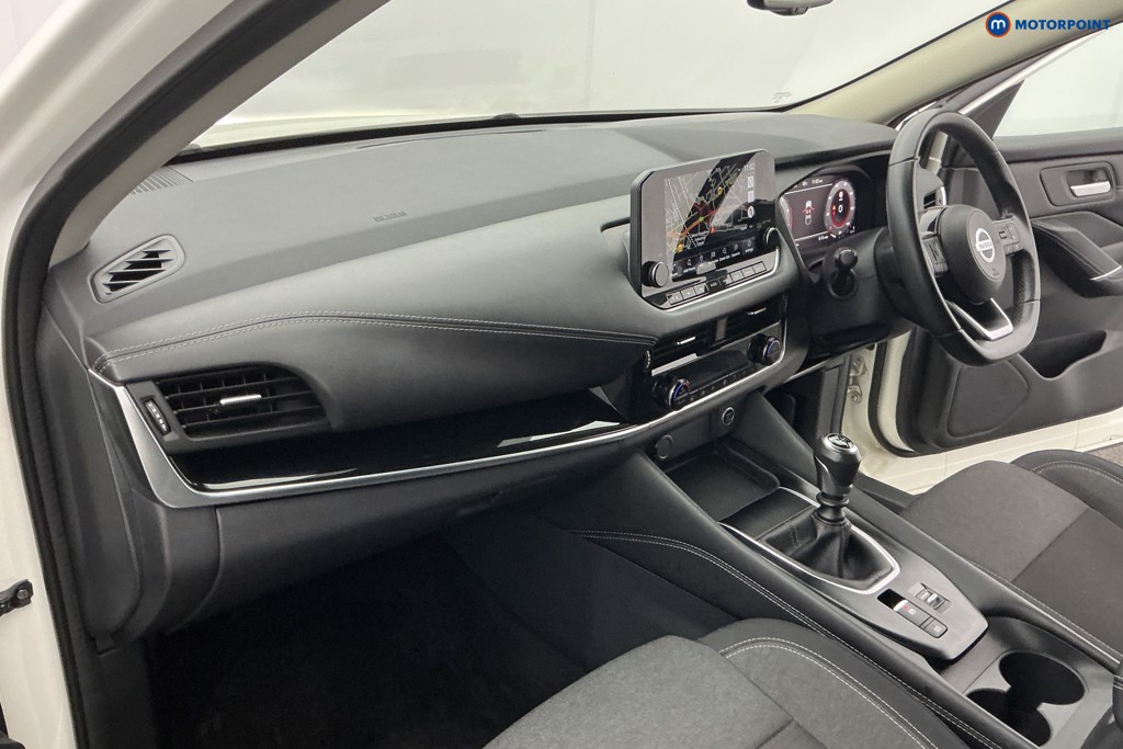 Nissan Qashqai N-Connecta Manual Petrol SUV - Stock Number (1645943) - 9th supplementary image