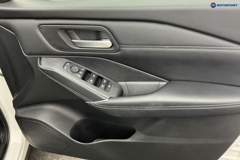 Nissan Qashqai N-Connecta Manual Petrol SUV - Stock Number (1645943) - 24th supplementary image