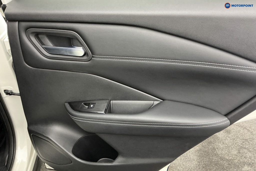 Nissan Qashqai N-Connecta Manual Petrol SUV - Stock Number (1645943) - 26th supplementary image