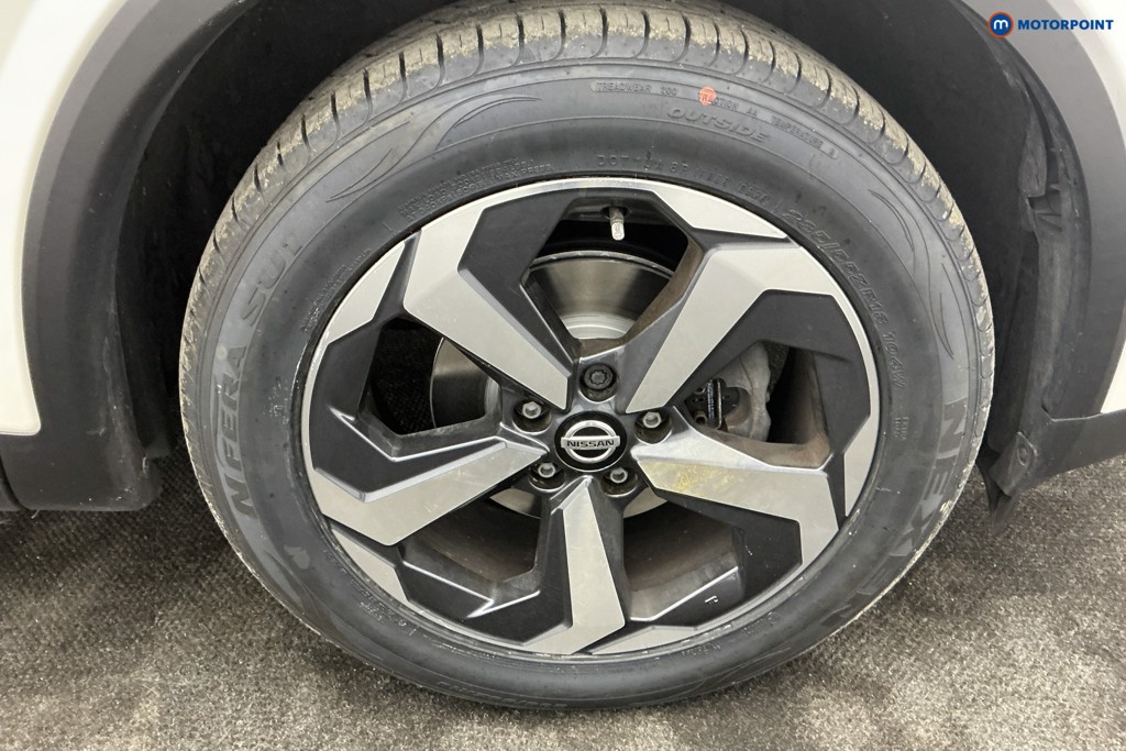 Nissan Qashqai N-Connecta Manual Petrol SUV - Stock Number (1645943) - 33rd supplementary image