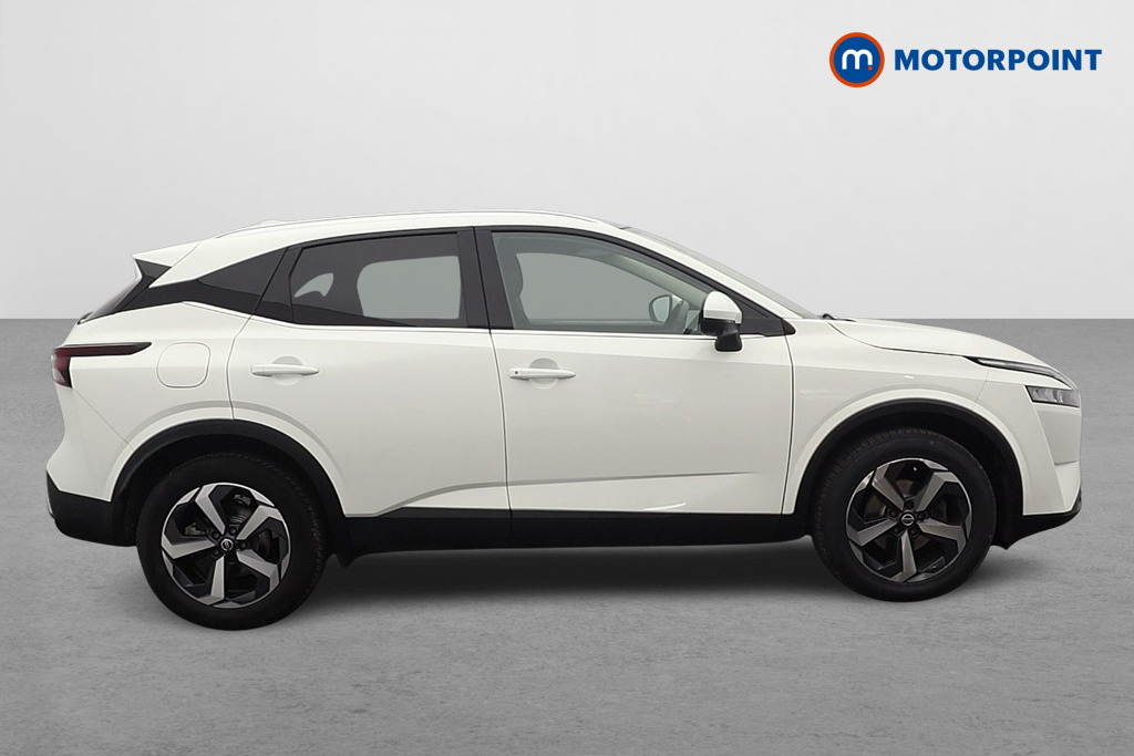 Nissan Qashqai N-Connecta Manual Petrol SUV - Stock Number (1645943) - Drivers side