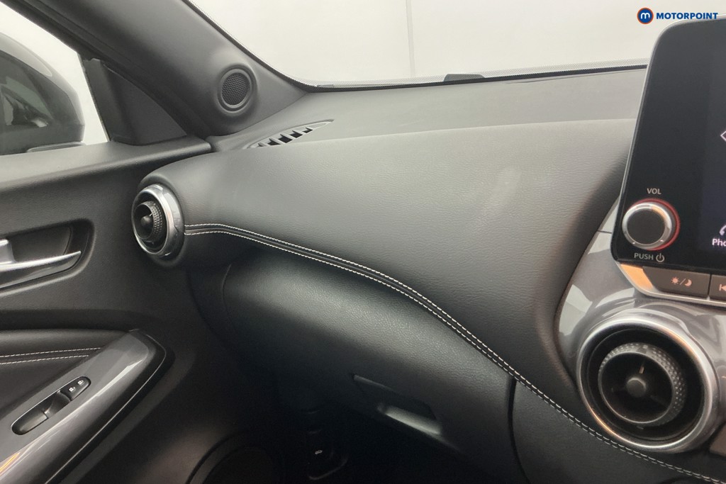 Nissan Juke N-Connecta Automatic Petrol-Electric Hybrid SUV - Stock Number (1648764) - 17th supplementary image