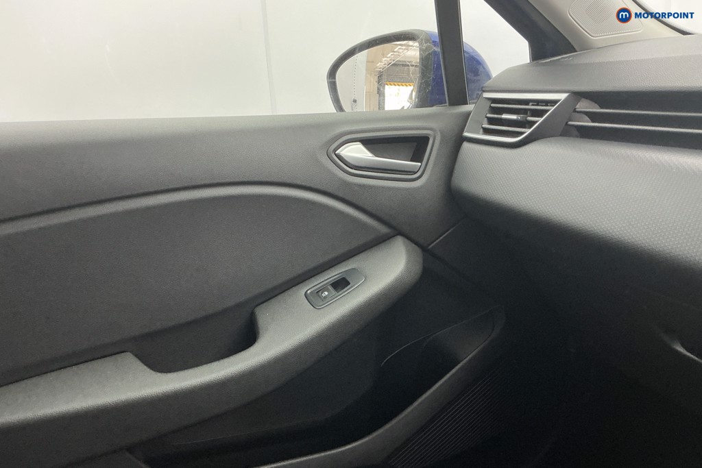 Renault Clio Iconic Manual Petrol Hatchback - Stock Number (1648821) - 16th supplementary image