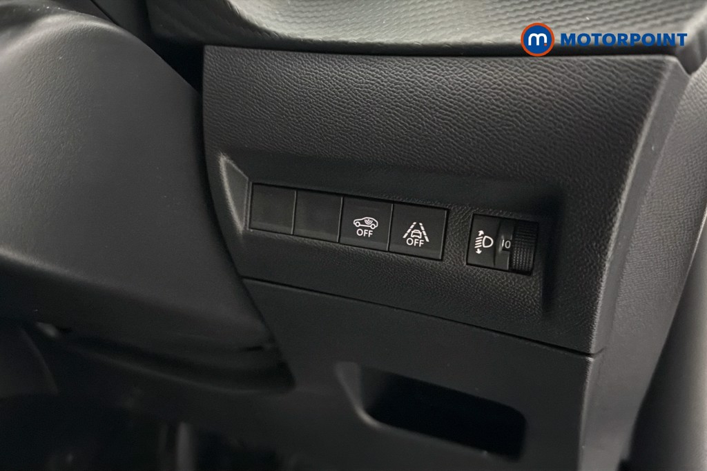 Peugeot 2008 Allure Premium-Plus Manual Petrol SUV - Stock Number (1650562) - 18th supplementary image