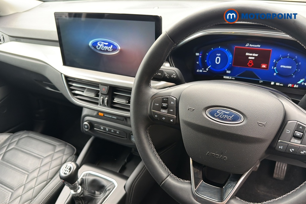 Ford Focus Titanium Vignale Manual Petrol Estate - Stock Number (1652017) - 1st supplementary image