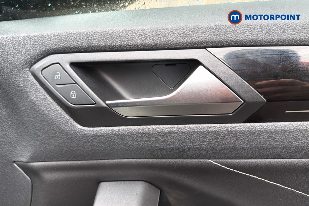 Volkswagen T-Roc R-Line Manual Petrol SUV - Stock Number (1652784) - 42nd supplementary image