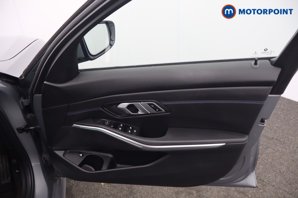 BMW 3 Series M Sport Automatic Petrol Plug-In Hybrid Saloon - Stock Number (1653214) - 11th supplementary image