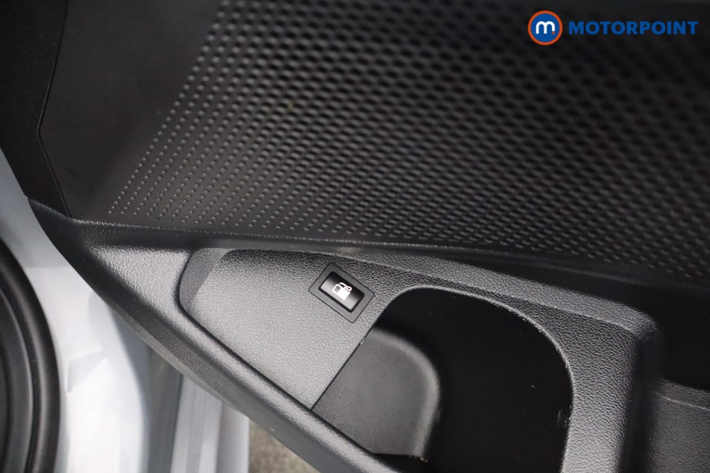 BMW 3 Series M Sport Automatic Petrol Plug-In Hybrid Saloon - Stock Number (1653214) - 13th supplementary image