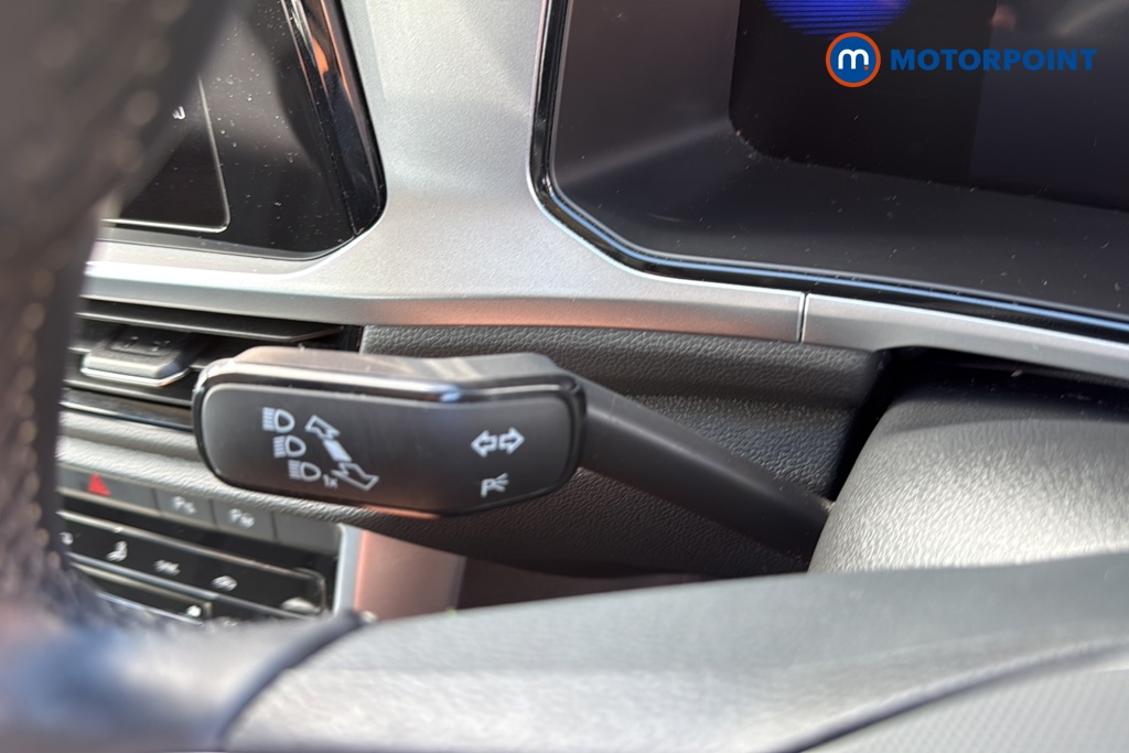 Volkswagen T-Roc Life Manual Petrol SUV - Stock Number (1653629) - 5th supplementary image