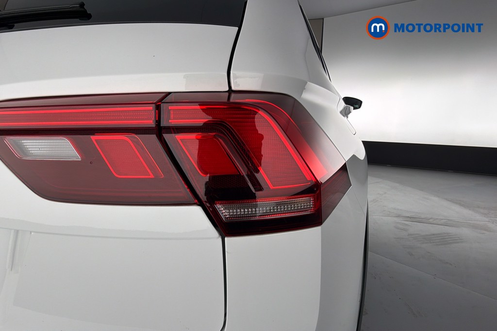 Volkswagen Tiguan R-Line Automatic Petrol SUV - Stock Number (1654229) - 38th supplementary image