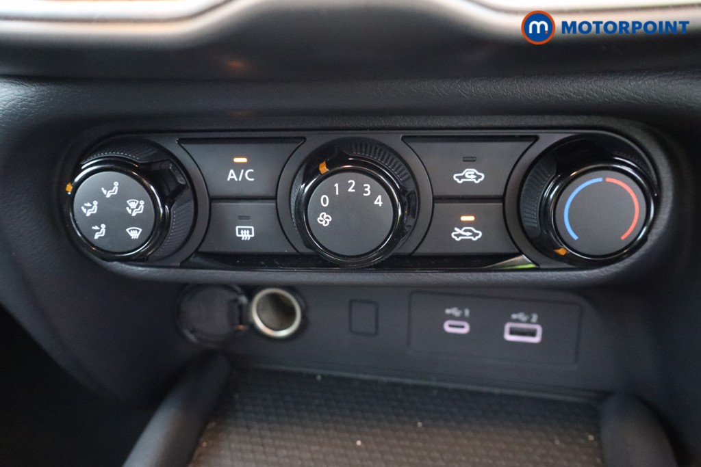 Nissan Juke Acenta Premium Manual Petrol SUV - Stock Number (1628020) - 4th supplementary image
