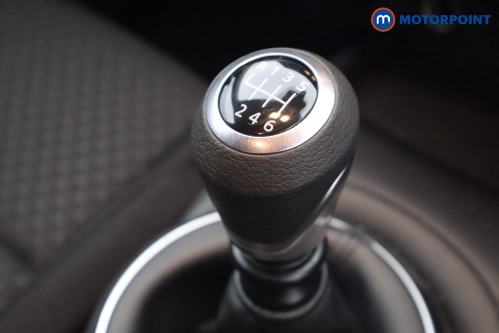 Nissan Juke Acenta Premium Manual Petrol SUV - Stock Number (1628020) - 5th supplementary image