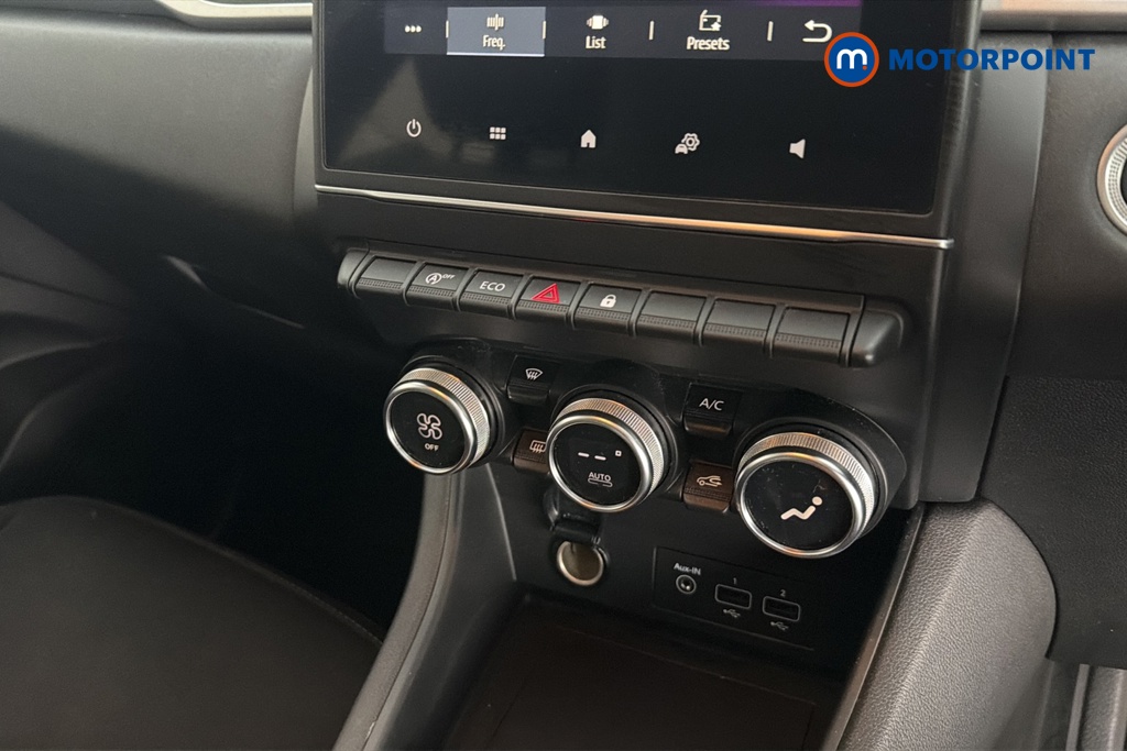 Renault Captur Iconic Manual Petrol SUV - Stock Number (1628379) - 12th supplementary image