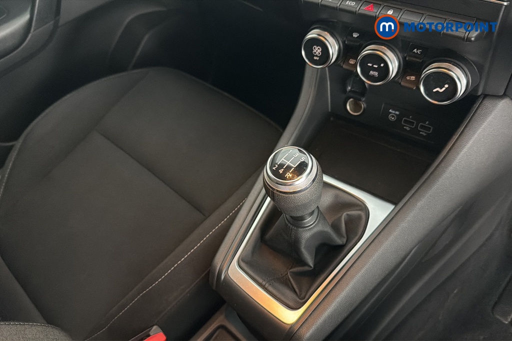 Renault Captur Iconic Manual Petrol SUV - Stock Number (1628379) - 15th supplementary image