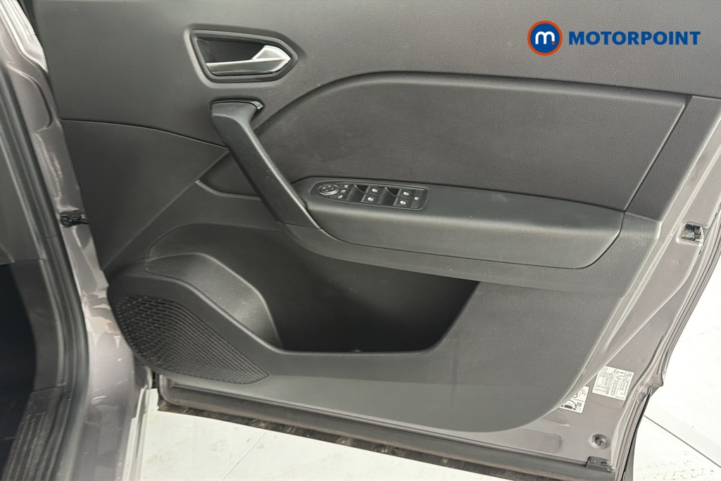 Renault Captur Iconic Manual Petrol SUV - Stock Number (1628379) - 18th supplementary image