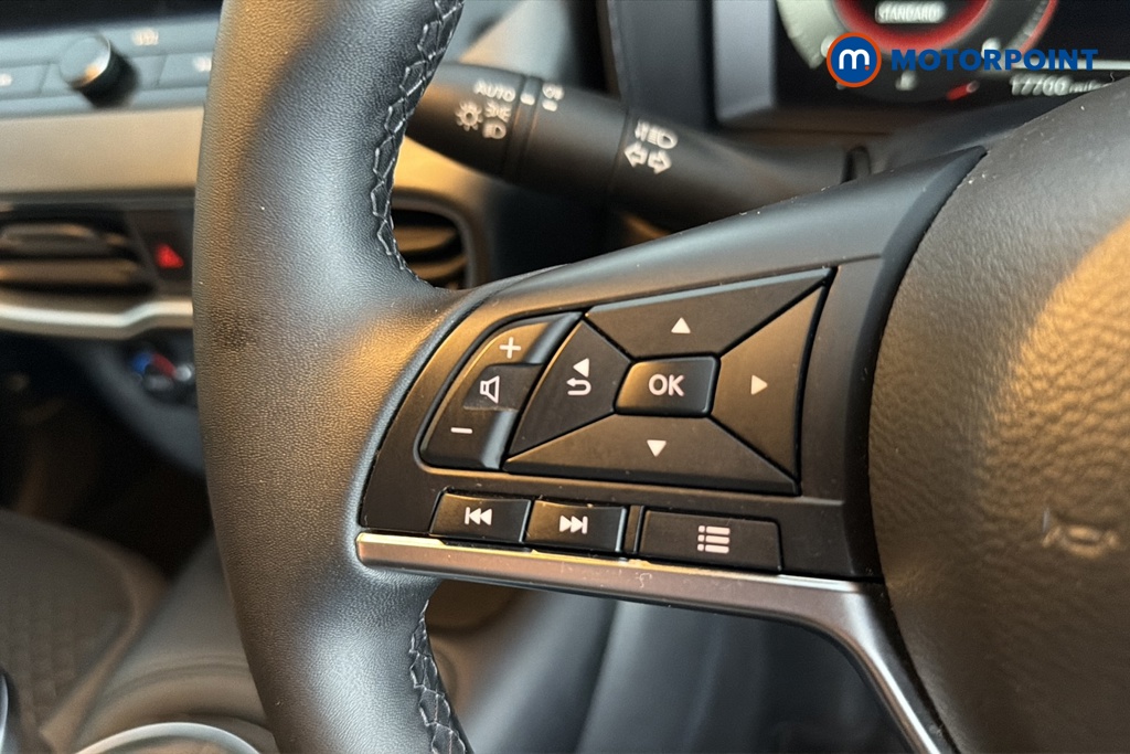 Nissan Juke N-Connecta Manual Petrol SUV - Stock Number (1635890) - 4th supplementary image