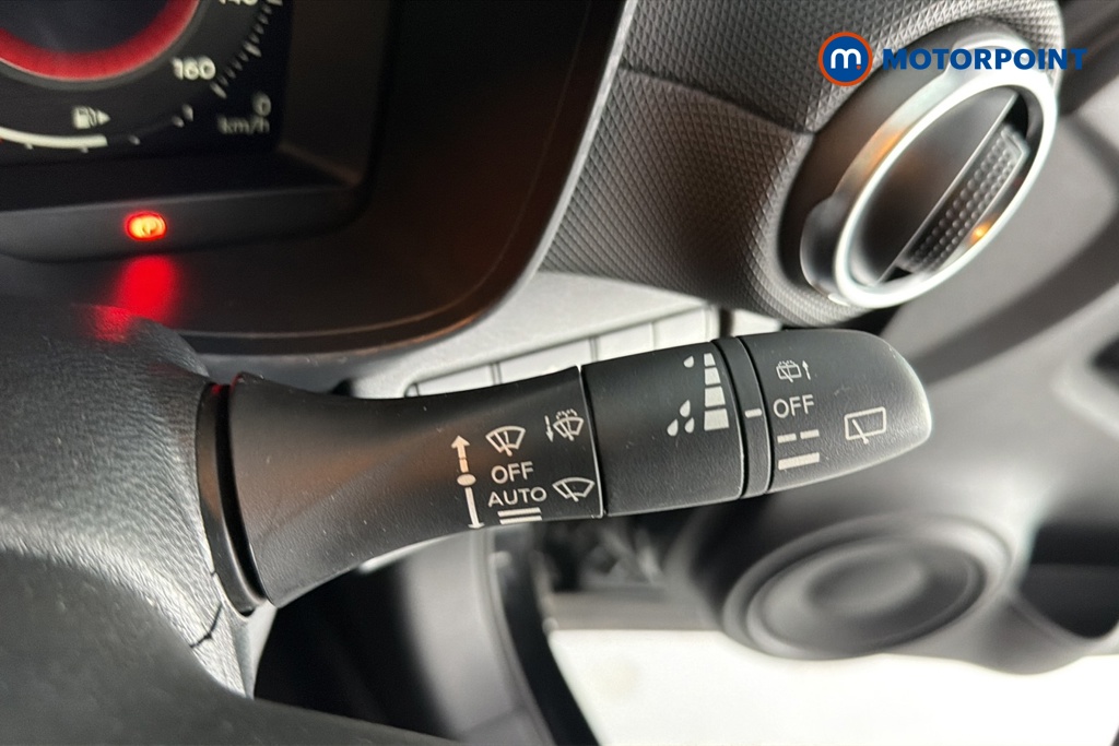 Nissan Juke N-Connecta Manual Petrol SUV - Stock Number (1635890) - 6th supplementary image