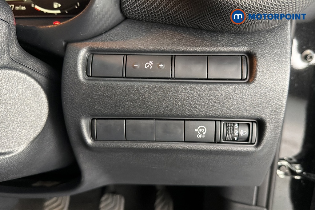 Nissan Juke N-Connecta Manual Petrol SUV - Stock Number (1635890) - 11th supplementary image
