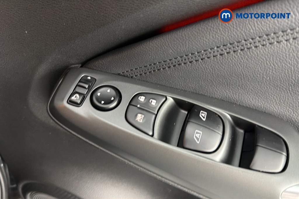 Nissan Juke N-Connecta Manual Petrol SUV - Stock Number (1635890) - 19th supplementary image