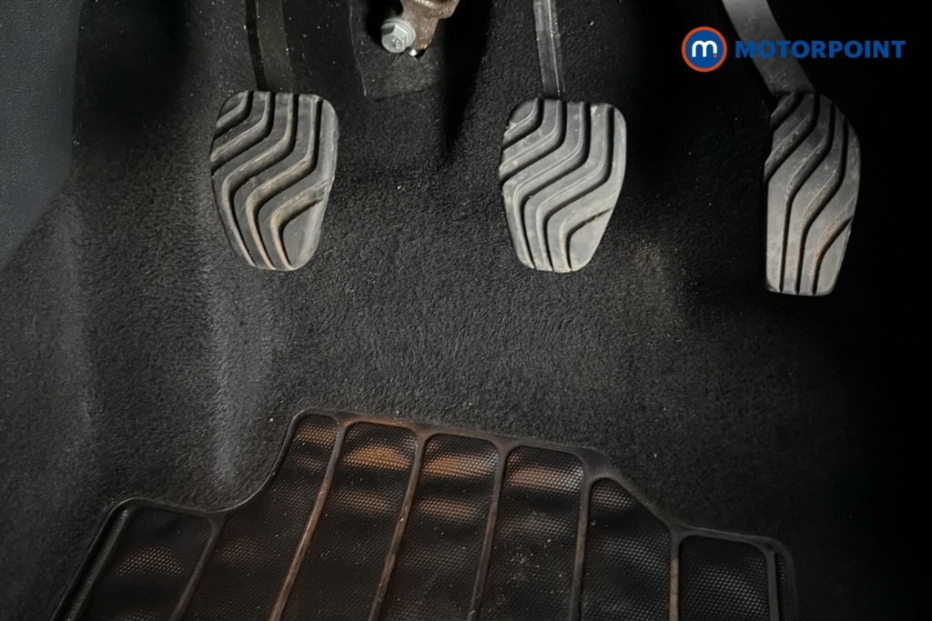 Nissan Juke N-Connecta Manual Petrol SUV - Stock Number (1635890) - 24th supplementary image