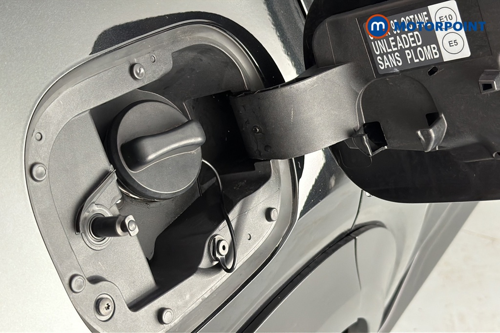 Nissan Juke N-Connecta Manual Petrol SUV - Stock Number (1635890) - 41st supplementary image