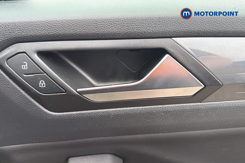 Volkswagen T-Roc R-Line Automatic Petrol SUV - Stock Number (1636848) - 42nd supplementary image