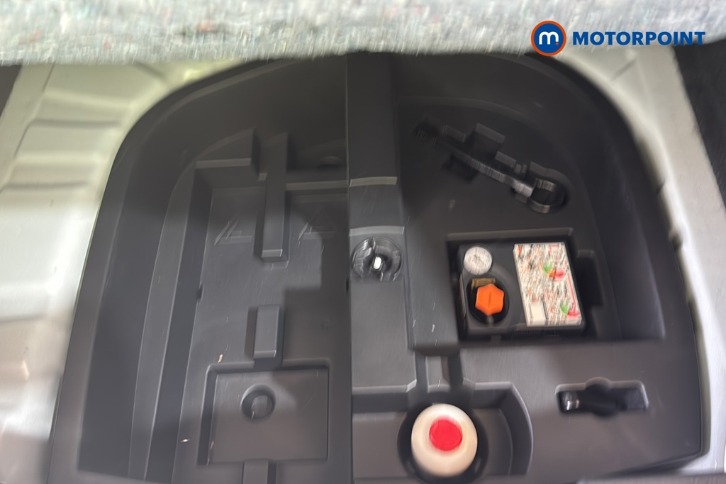 Nissan Juke Tekna Manual Petrol SUV - Stock Number (1645267) - 33rd supplementary image