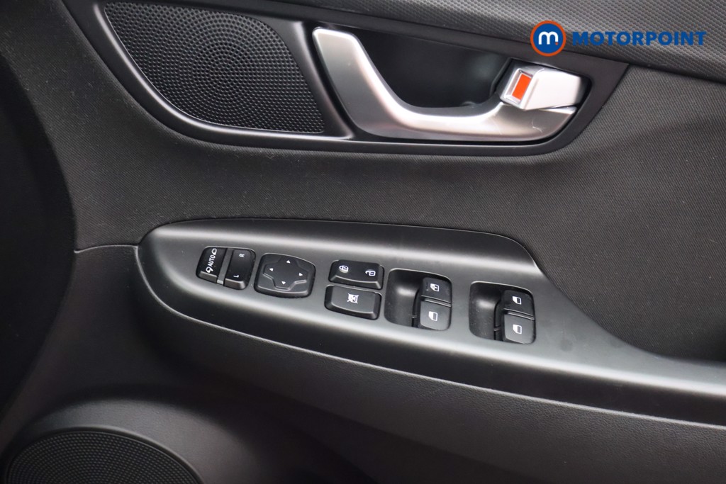 Hyundai Kona Premium Automatic Petrol-Electric Hybrid SUV - Stock Number (1645722) - 9th supplementary image