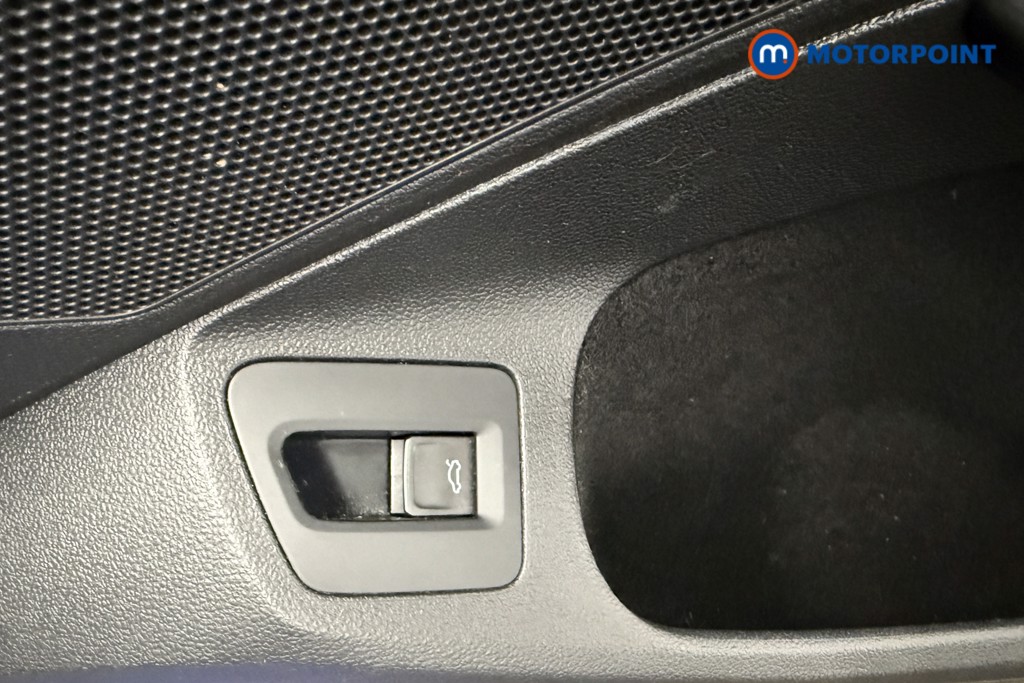 Volkswagen Passat R-Line Automatic Petrol Saloon - Stock Number (1647738) - 19th supplementary image