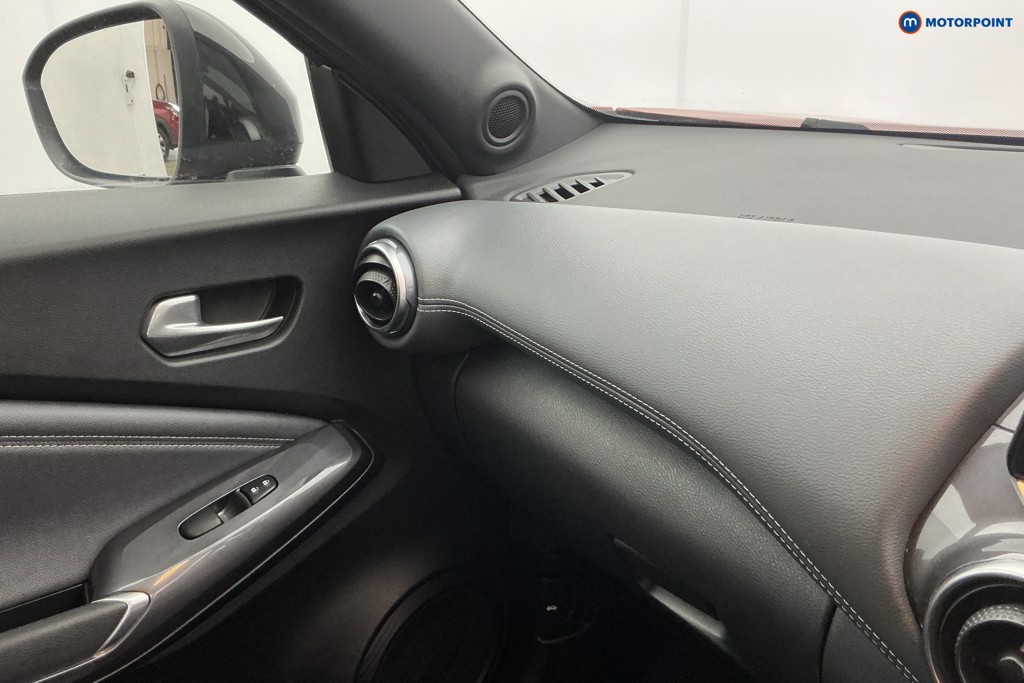 Nissan Juke N-Connecta Automatic Petrol SUV - Stock Number (1648339) - 11th supplementary image