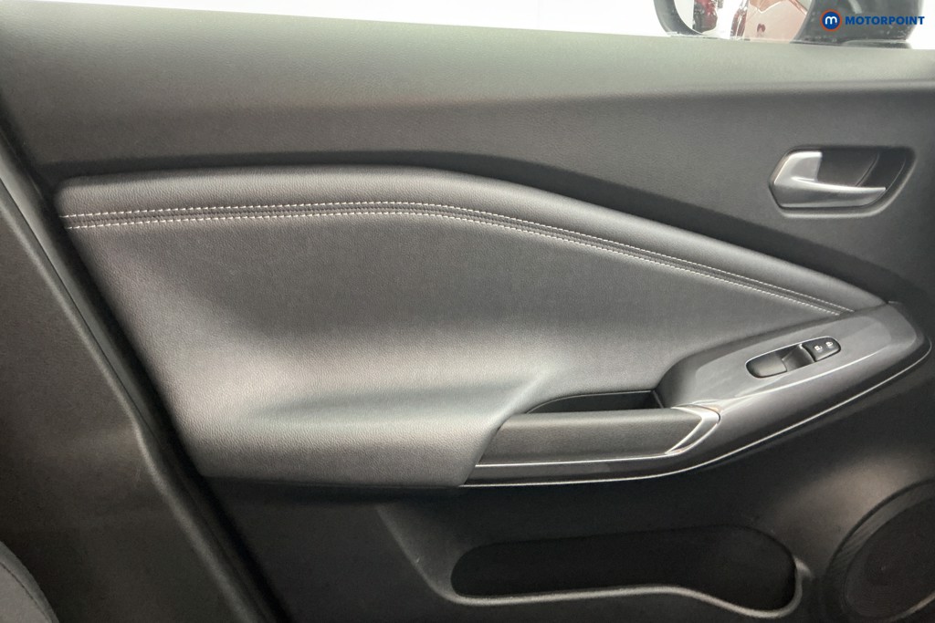 Nissan Juke N-Connecta Automatic Petrol SUV - Stock Number (1648339) - 12th supplementary image