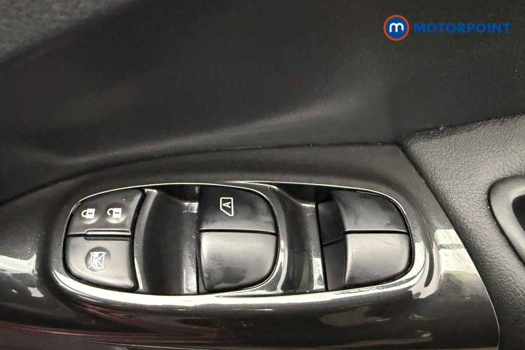 Nissan Juke Tekna Manual Diesel SUV - Stock Number (1650399) - 15th supplementary image
