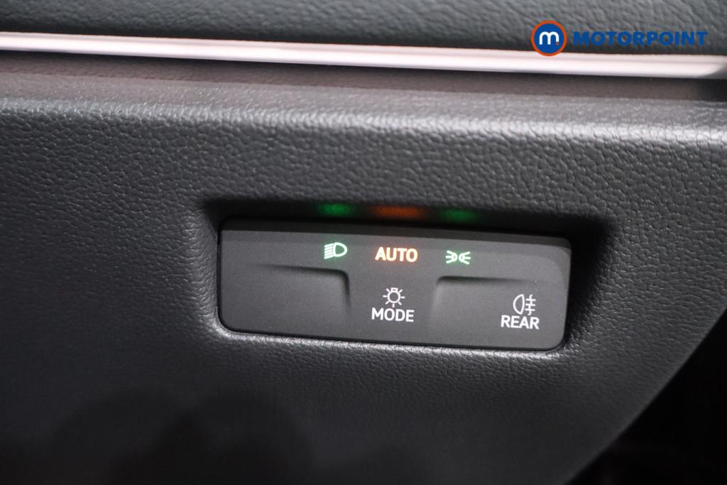 Volkswagen Passat Life Automatic Petrol Plug-In Hybrid Estate - Stock Number (1651981) - 9th supplementary image