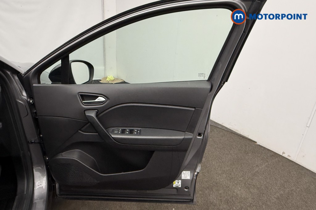 Renault Captur Iconic Manual Petrol SUV - Stock Number (1652698) - 5th supplementary image
