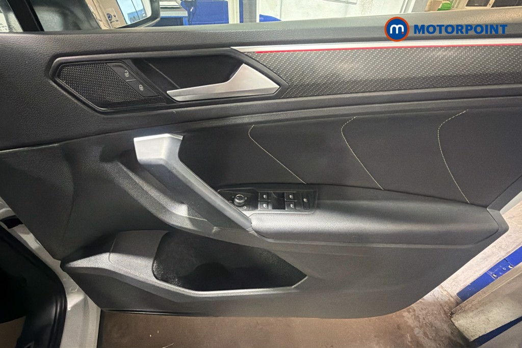 Volkswagen Tiguan R-Line Automatic Petrol SUV - Stock Number (1652804) - 19th supplementary image