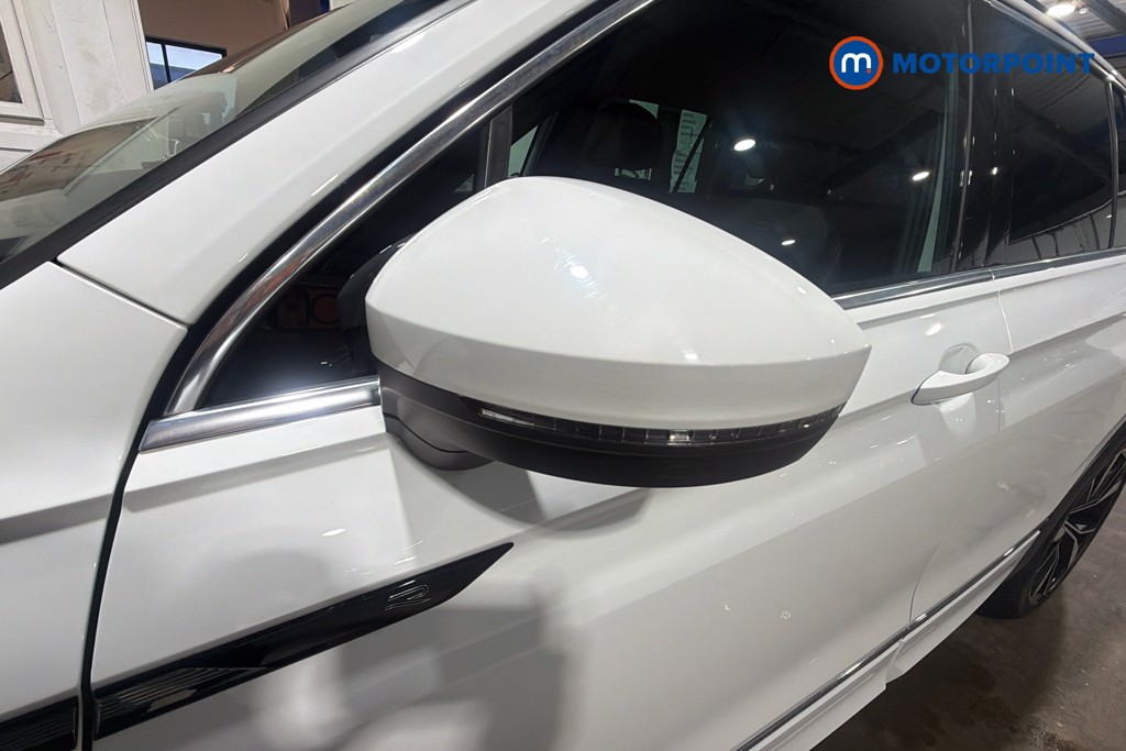Volkswagen Tiguan R-Line Automatic Petrol SUV - Stock Number (1652804) - 43rd supplementary image